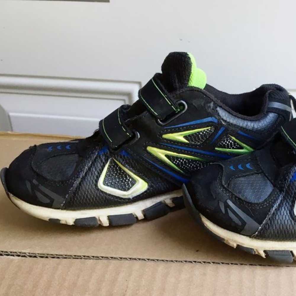 Starter Sports Shoes - Youth US size 3